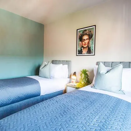 Cobden House - 5 Bed, 5 En-suite *