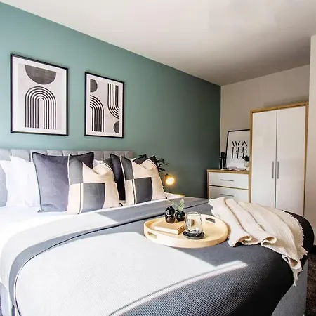 Cobden House - 5 Bed, 5 En-suite *
