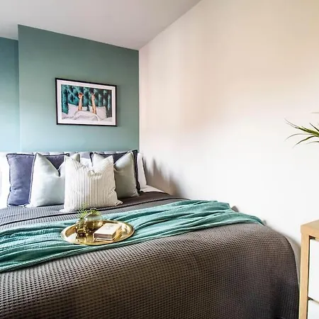 Cobden House - 5 Bed, 5 En-suite